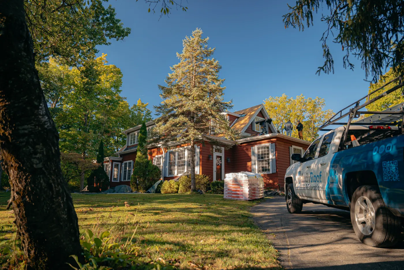 Manufacturer-certified roof installation in Hartford City